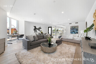 Building Photo - 11702 Magnolia Blvd