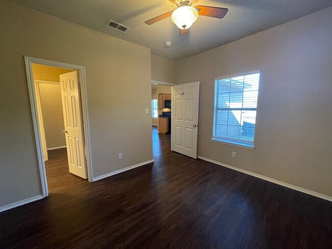 Building Photo - 105-107 Sunburst Court