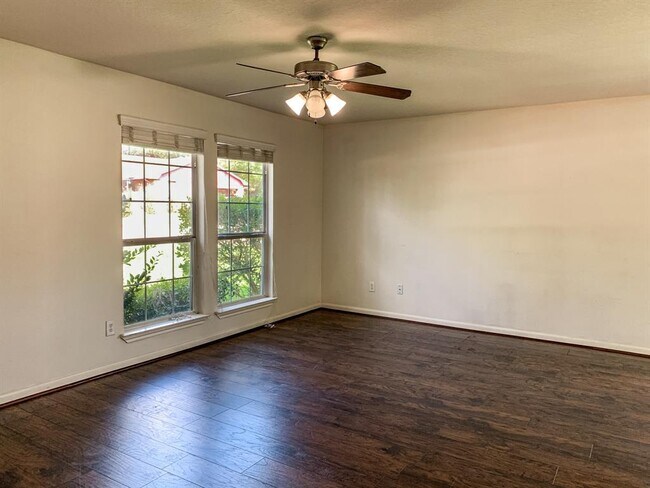 Building Photo - 605 Wades Way