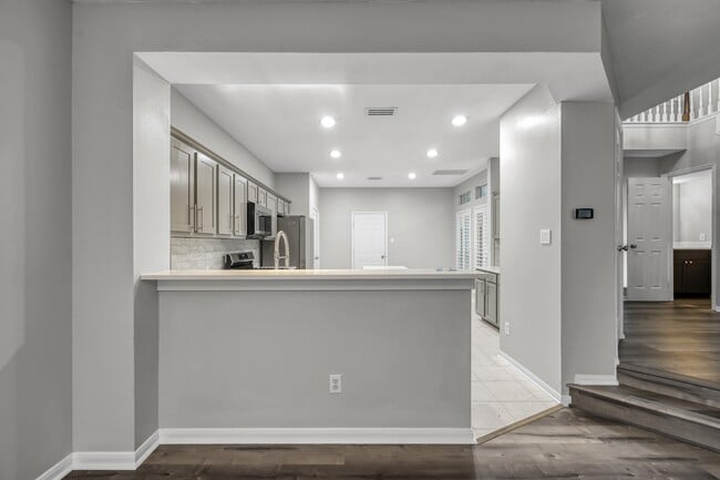 Building Photo - 23 Alderon Woods Pl