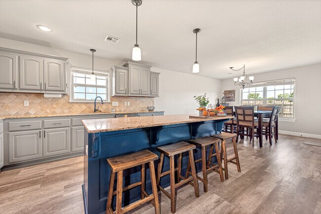 Building Photo - 1801 SW Ashbury St