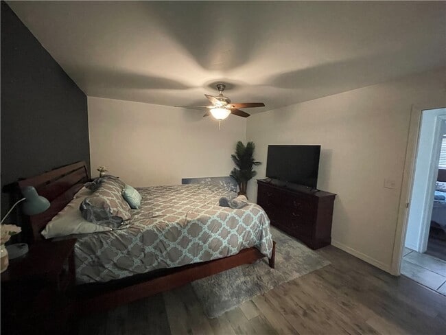 Building Photo - 2677 Country Club Dr