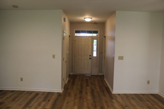 Building Photo - Beautiful Ranch Home in Avon!