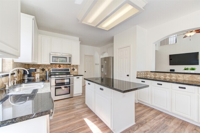 Building Photo - 6119 Rachels Ct