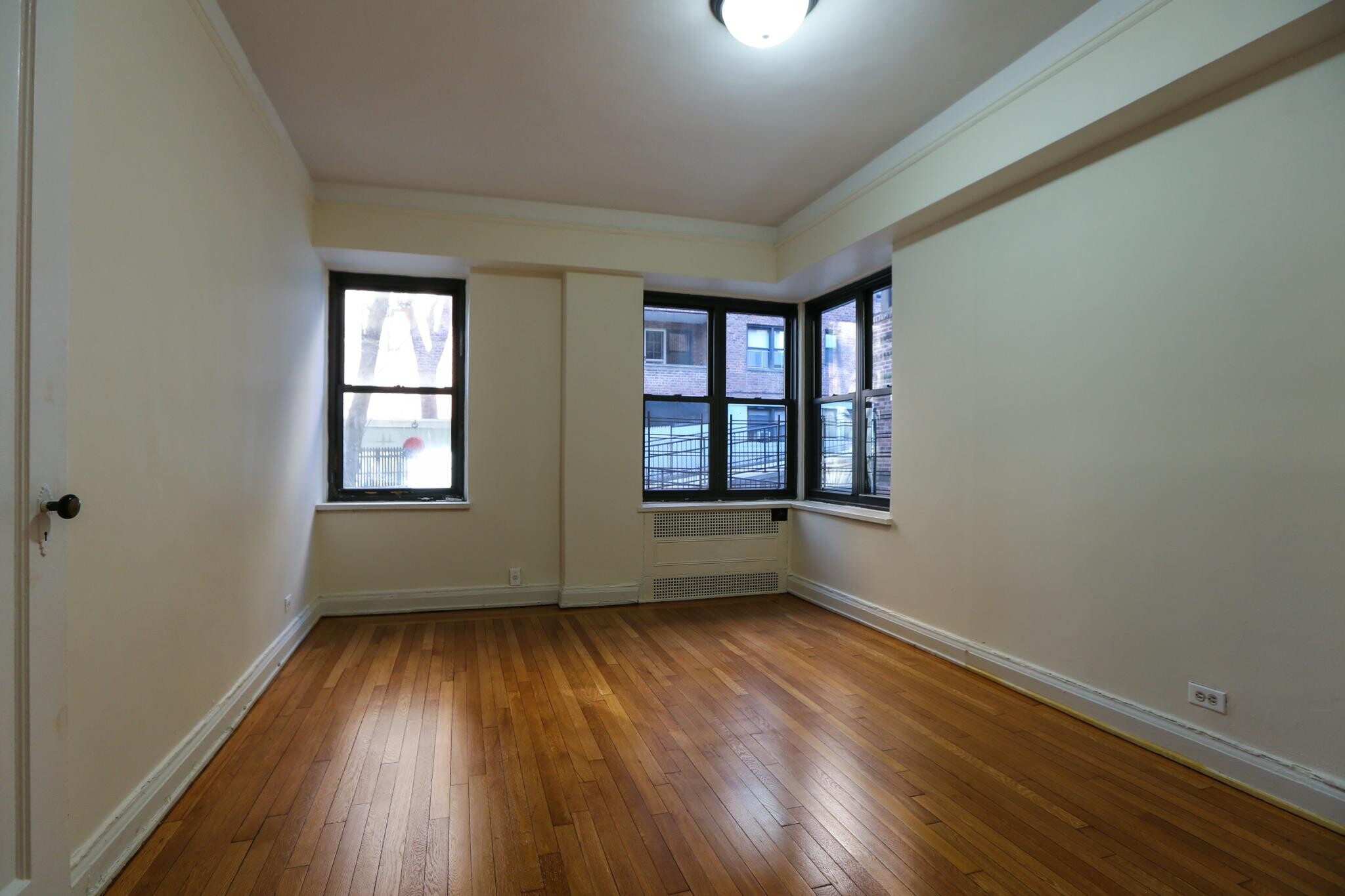 Building Photo - 150 E Hartsdale Ave