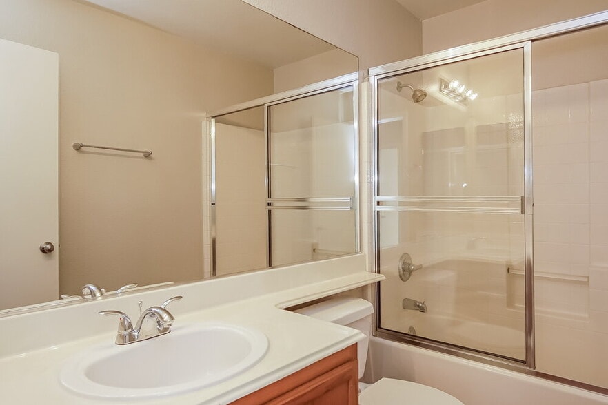 Building Photo - 664 Rising Brook Dr