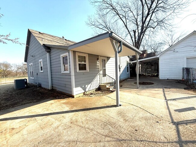 Building Photo - 1329 Hargrove St