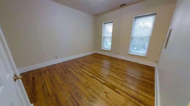 Building Photo - 45 1/2 Euclid Ave