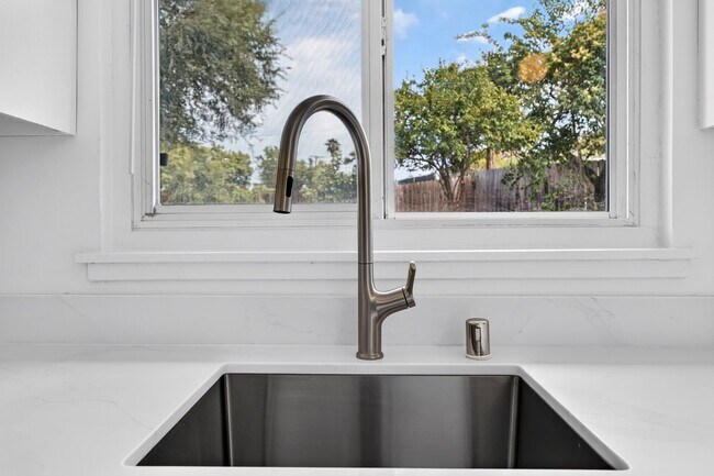 Building Photo - Freshly Renovated Single-Story Home with Huge Backyard & Prime Commuter Location!