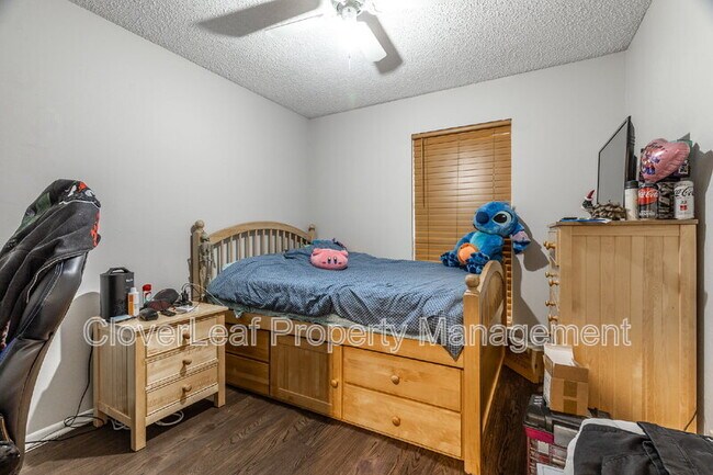Building Photo - 1242 Hollyhock Ln