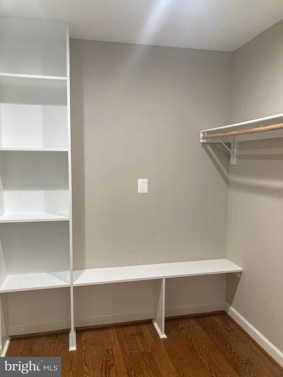 Building Photo - 3002 Lakeview Pkwy