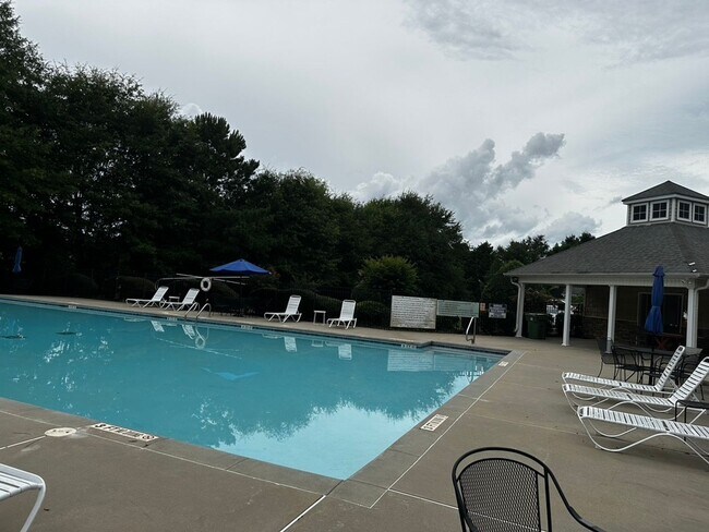 Building Photo - 3 Bedrooms 2 baths in McDonough on 1 acre waterfront backyard with private dock.