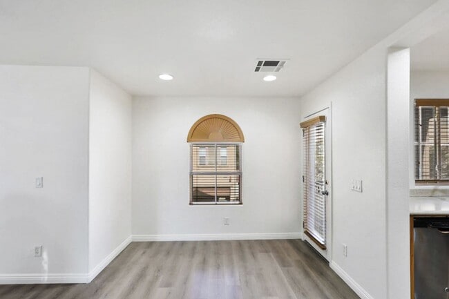 Building Photo - Beautiful 3 Bed Home With 3 Full Baths And Bed and Full Bath On 1st Floor