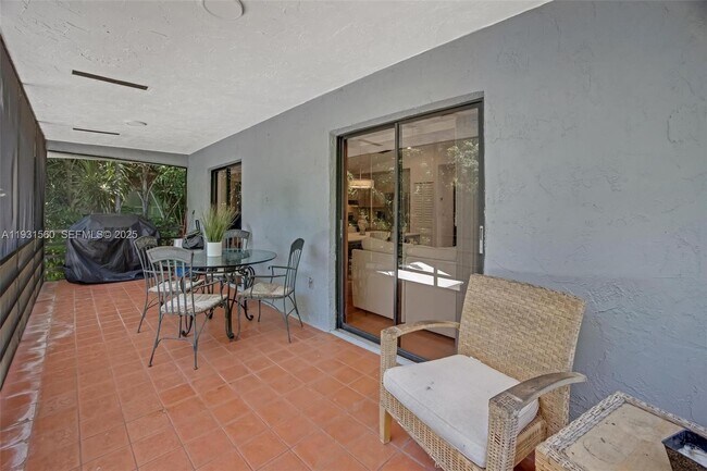 Building Photo - 139 N Bay Harbor Dr