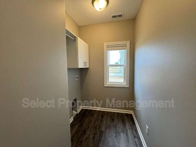 Building Photo - 5378 Broad Fields Cv