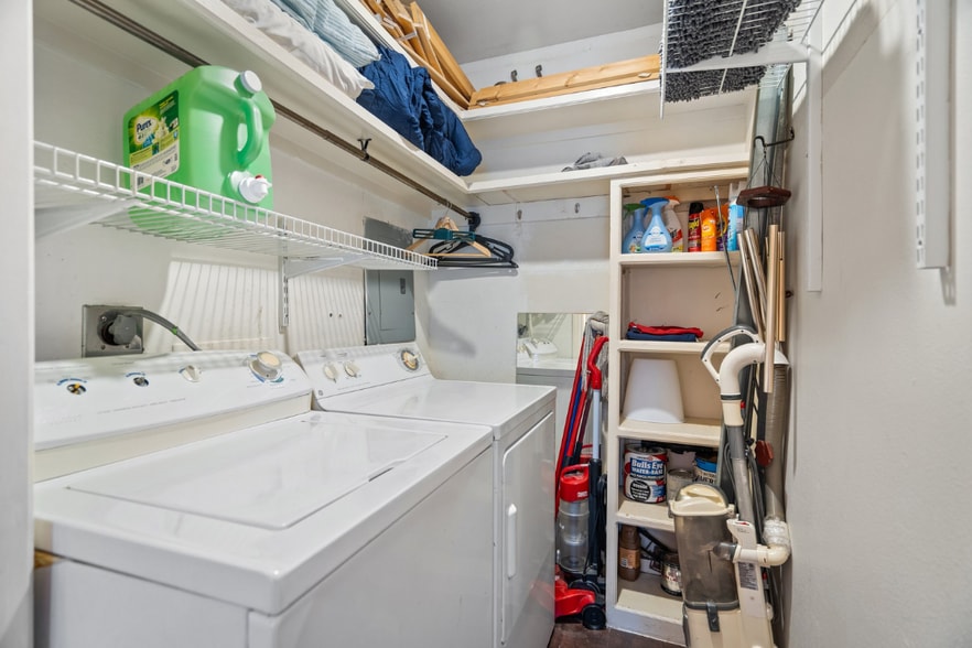 Building Photo - 5041 Cedar Springs Rd