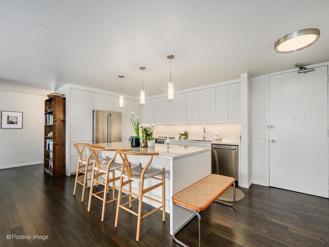 Building Photo - 330 W Diversey Pkwy