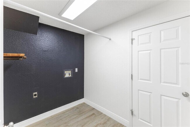 Building Photo - 7445 Mengi Cir