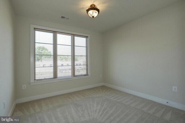 Building Photo - 2009 Richmond Hwy