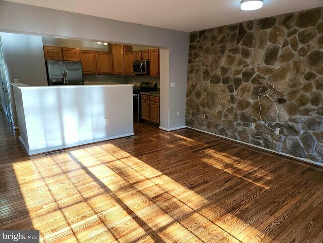 Building Photo - 125 Vernon Ct