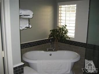 Building Photo - 32216 Breezeport Dr