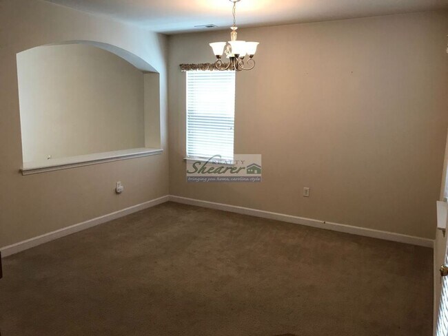 Building Photo - Canterfield in Harrisburg - Great 4 Bed, 2...