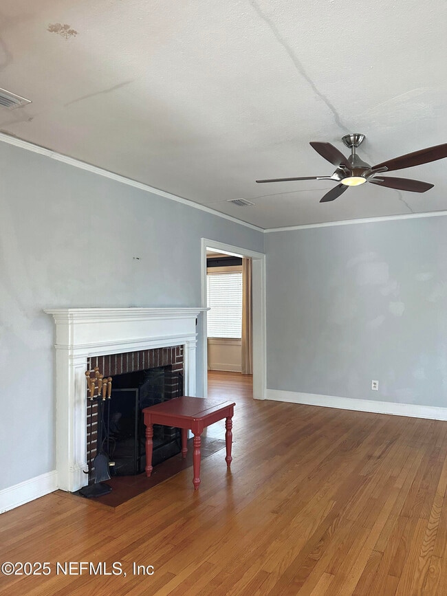 Building Photo - 2779 Riverside Ave