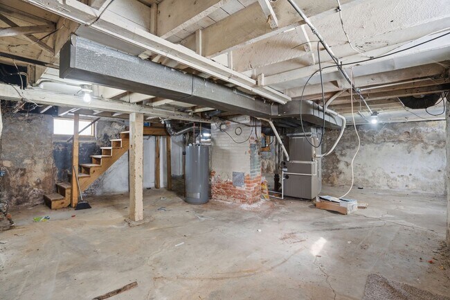 Building Photo - Spacious 4bed 2 bath home in Davenport