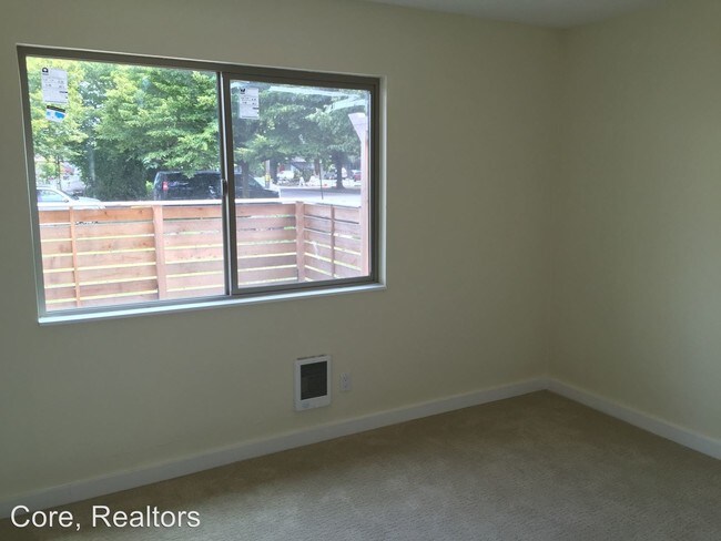 Building Photo - 8915 N Ivanhoe St