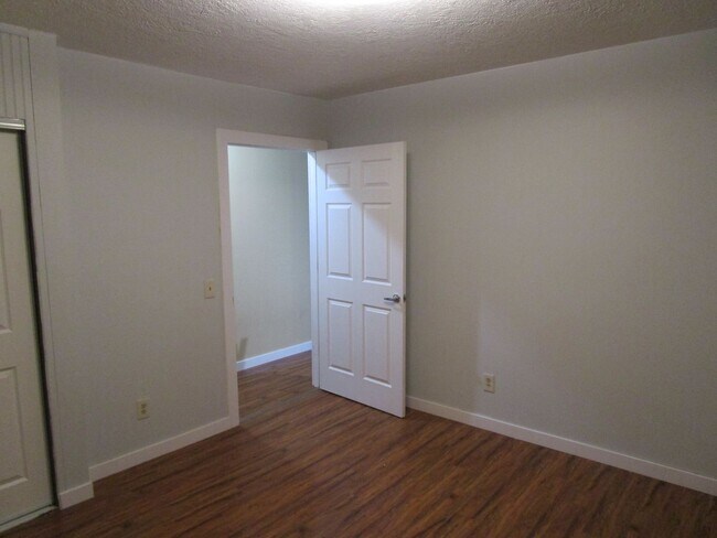 Building Photo - 2 Story House, 4 Bedrooms + Bonus Room in Ochoco West - Water/Sewer Provided - Available Now!