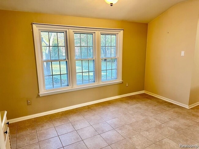 Building Photo - 4302 Sheridan Dr