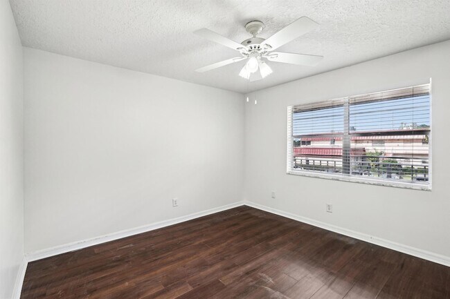 Building Photo - 12012 Greenway Cir S
