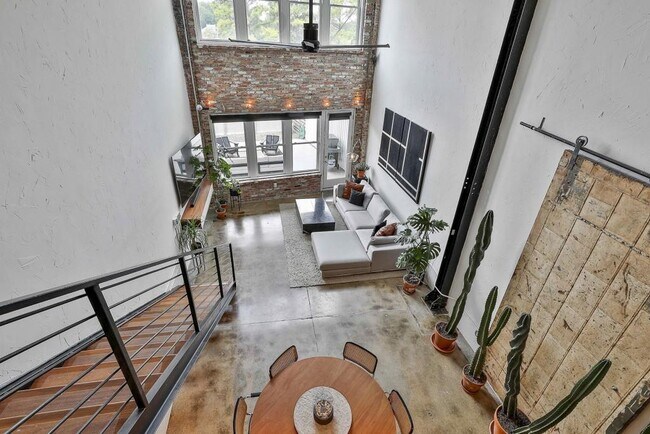 Building Photo - 675 Greenwood Ave NE