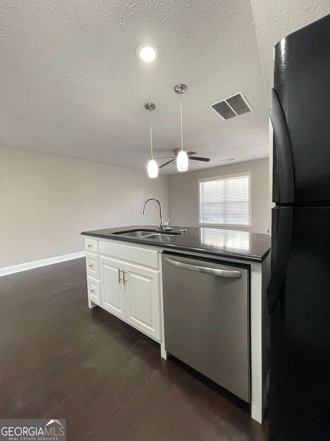 Building Photo - 2880 Florence Dr