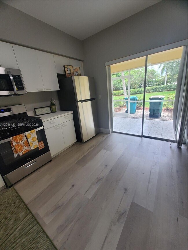 Building Photo - 7858 Dixie Beach Cir