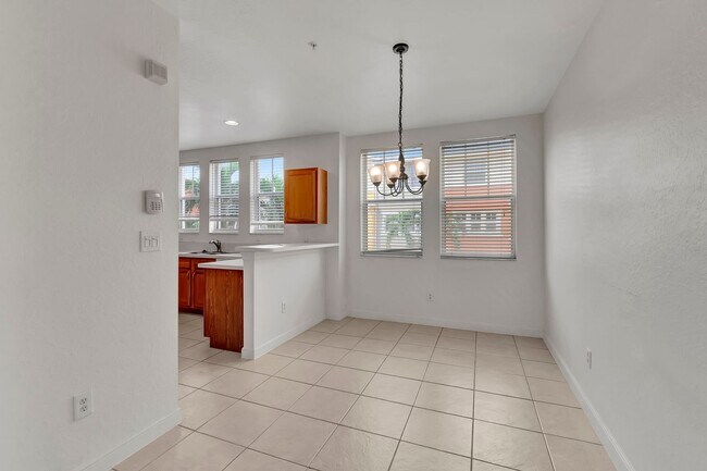 Building Photo - 4 BEDROOMS 3.5 BATHROOMS!! GATED COMMUNITY