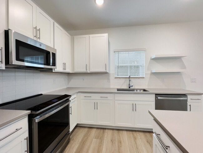 Building Photo - 126 Kingswood Cir