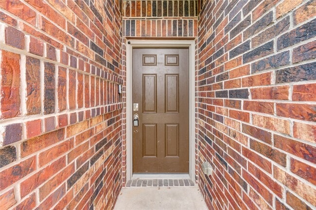 Building Photo - 3001 Iron Woods Dr