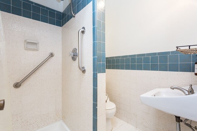 Building Photo - Beautiful Home in Kensington!
