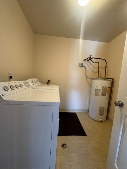 Building Photo - 602 Sunset Ln