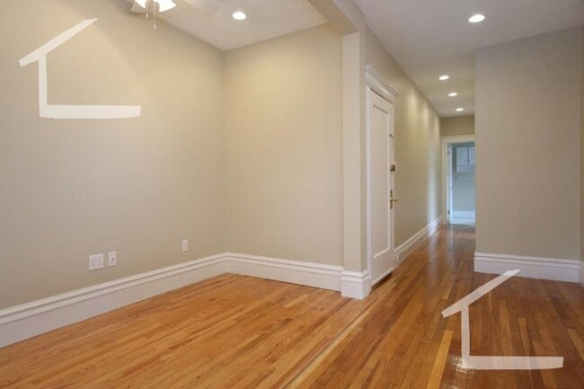 Building Photo - 1097 Boylston St
