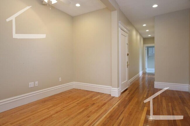 Building Photo - 1103 Boylston St