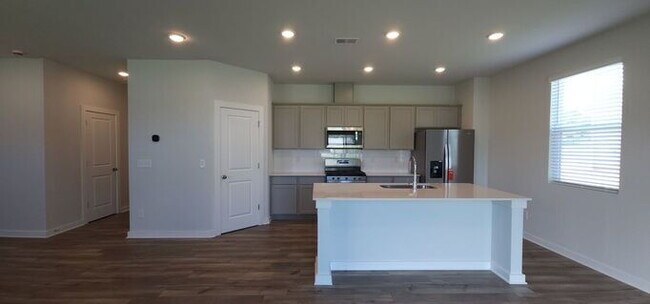 Building Photo - Beautiful 2025-Built Home in a Desirable Newer Neighborhood!