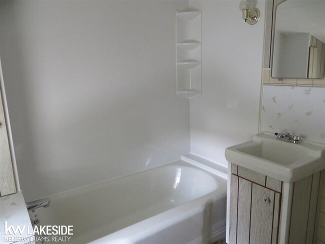 Building Photo - 18270 Sycamore St