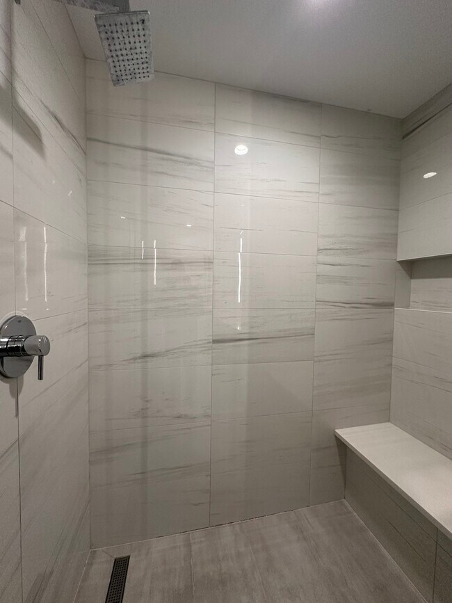 Building Photo - 550 N Ogden Ave