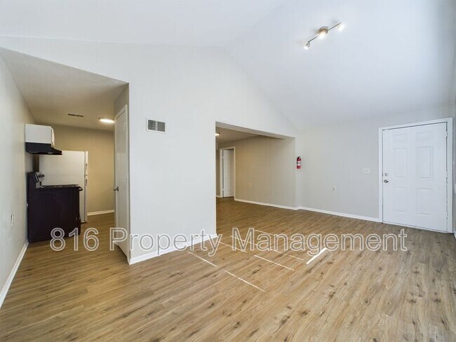 Building Photo - 5722 Norton Ave
