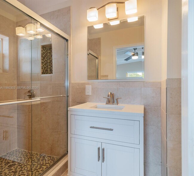 Building Photo - 3137 SW 15th St