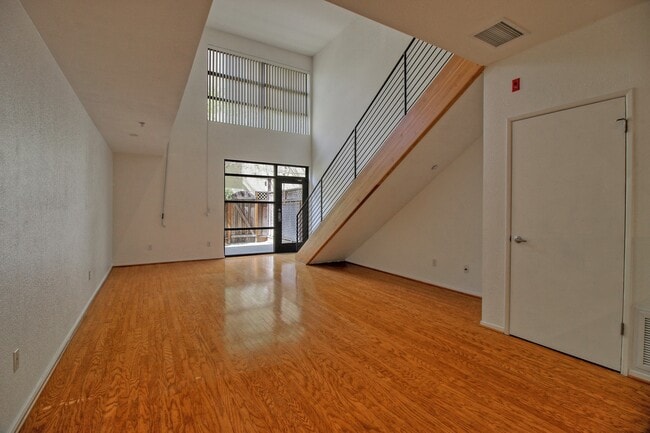 Building Photo - Spacious 1 Bedroom Loft at Ryland Mews