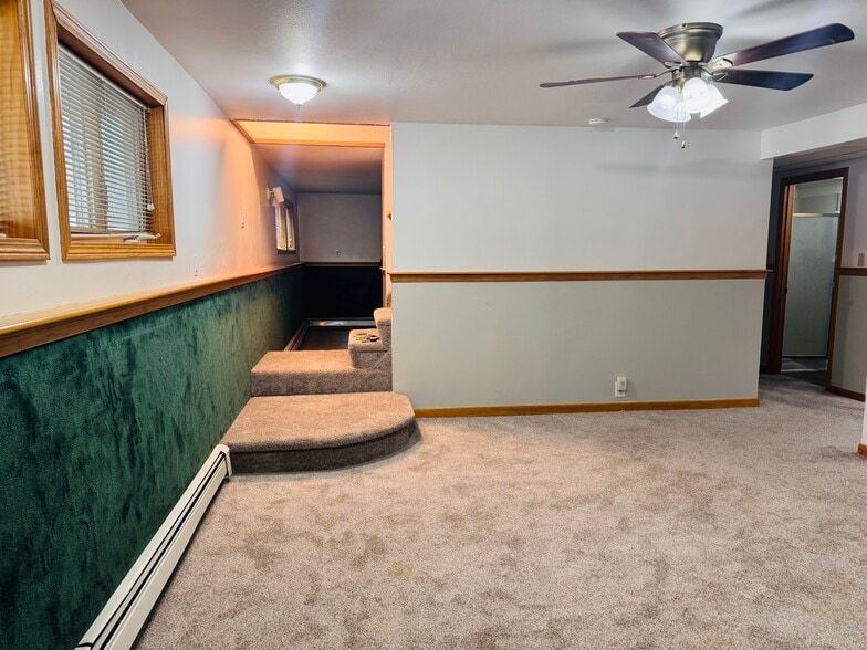 Building Photo - 525 Lignite Ave