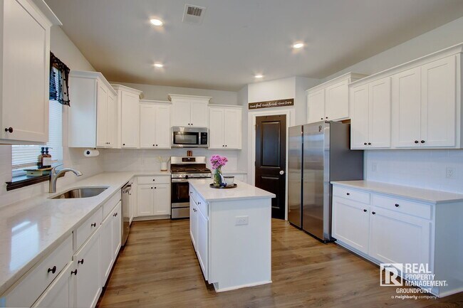 Building Photo - 214 Honey Horn Dr